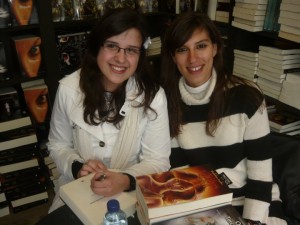 Toda sorrisos com Sofia Teixeira, criador e dinamizadora do blogue-sensação Bran Morrighan.