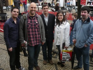 Da esquerda para a direita: Fábio Ventura (escritor), Rogério Ribeiro (editora Saída de Emergência), João Seixas (escritor), Madalena Santos (escritora) e Luís Filipe Silva (escritor).
